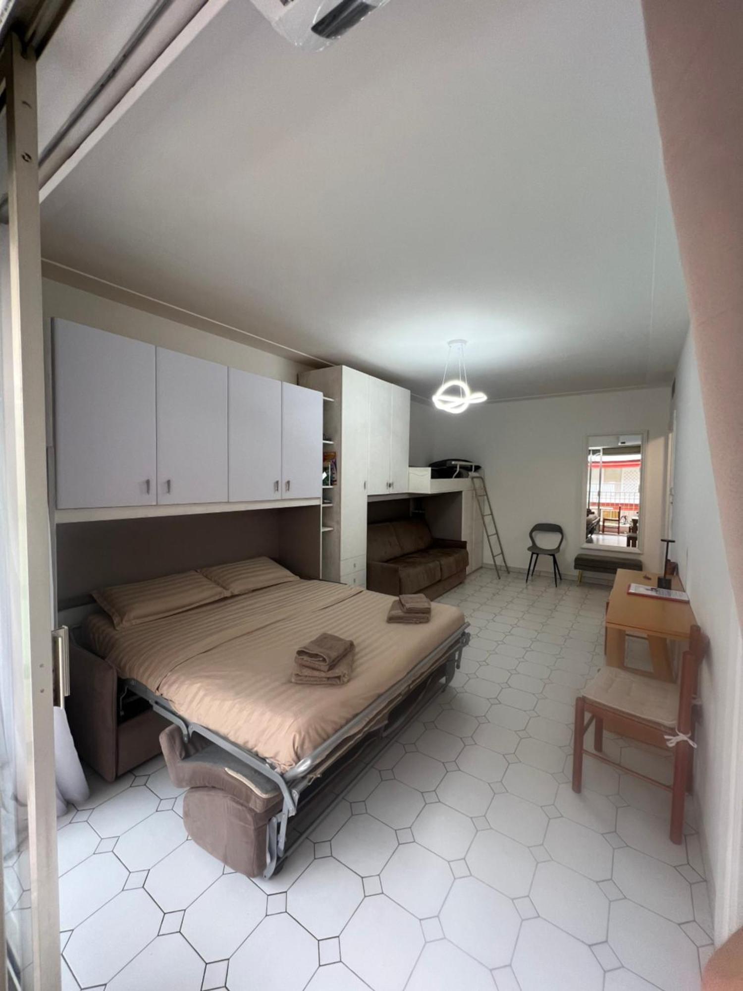 Le Marly , Mentone